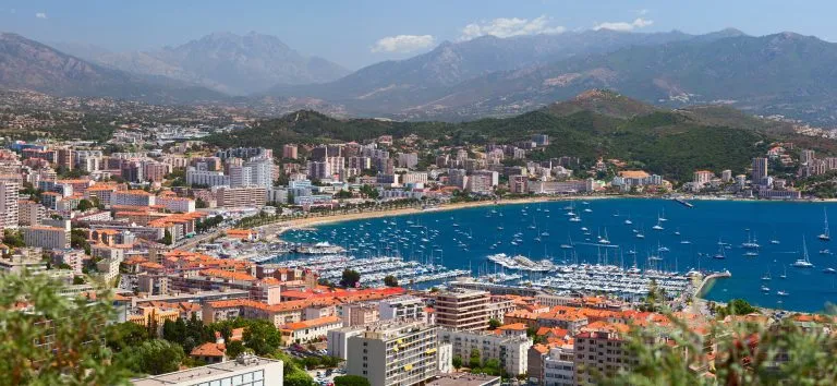 Luftaufnahme der Stadt Ajaccio. Korsika, Frankreich.