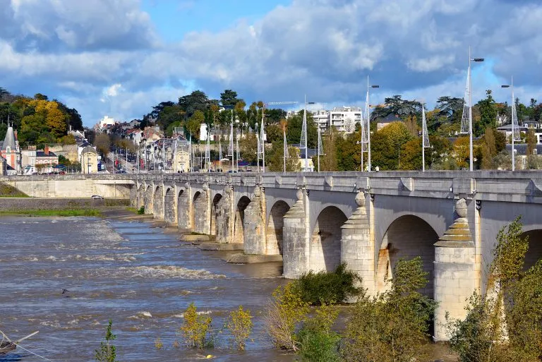 De rivier de Loire bij Tours in Frankrijk